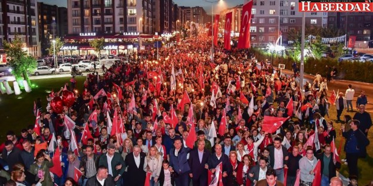 Beylikdüzü Cumhuriyet İçin Yürüdü