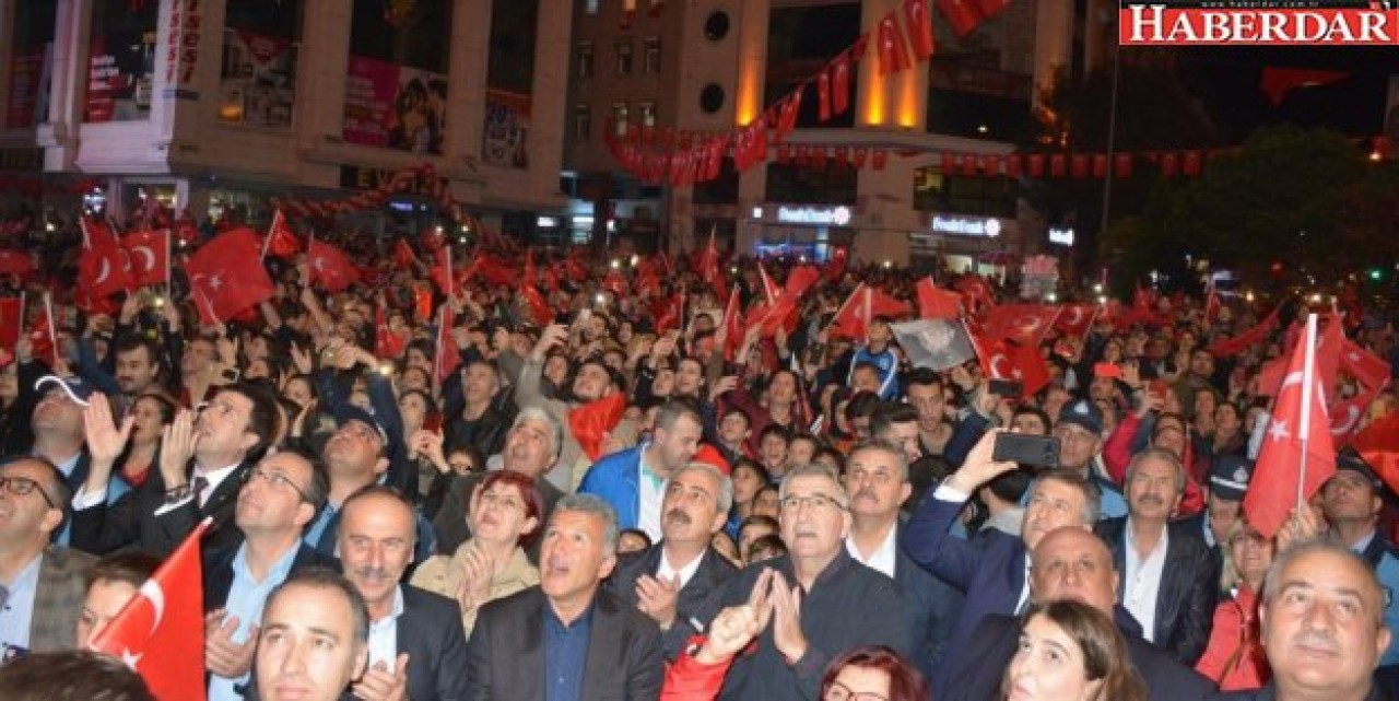 Cumhuriyet Yürüyüşünde Muhteşem Kalabalık!