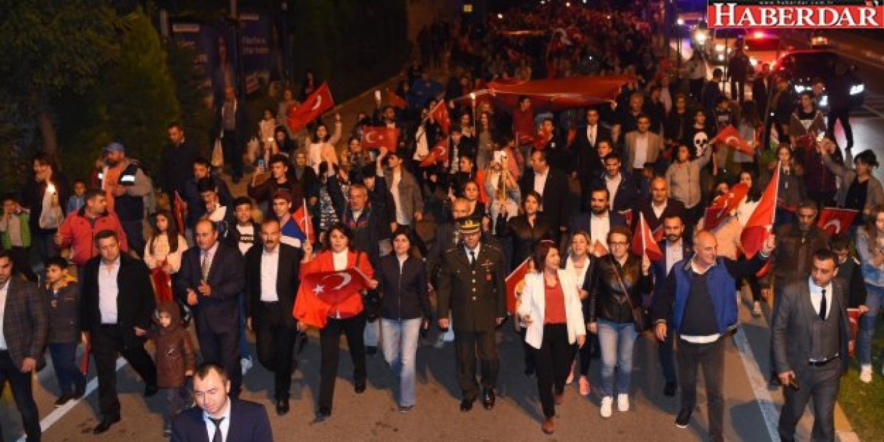 CUMHURİYET ATEŞİ, AVCILAR SOKAKLARINI AYDINLATTI