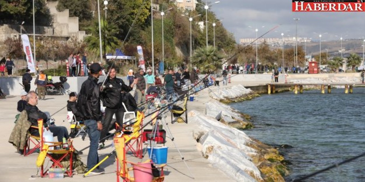 Büyükçekmece’de oltalar engelliler için denize atıldı