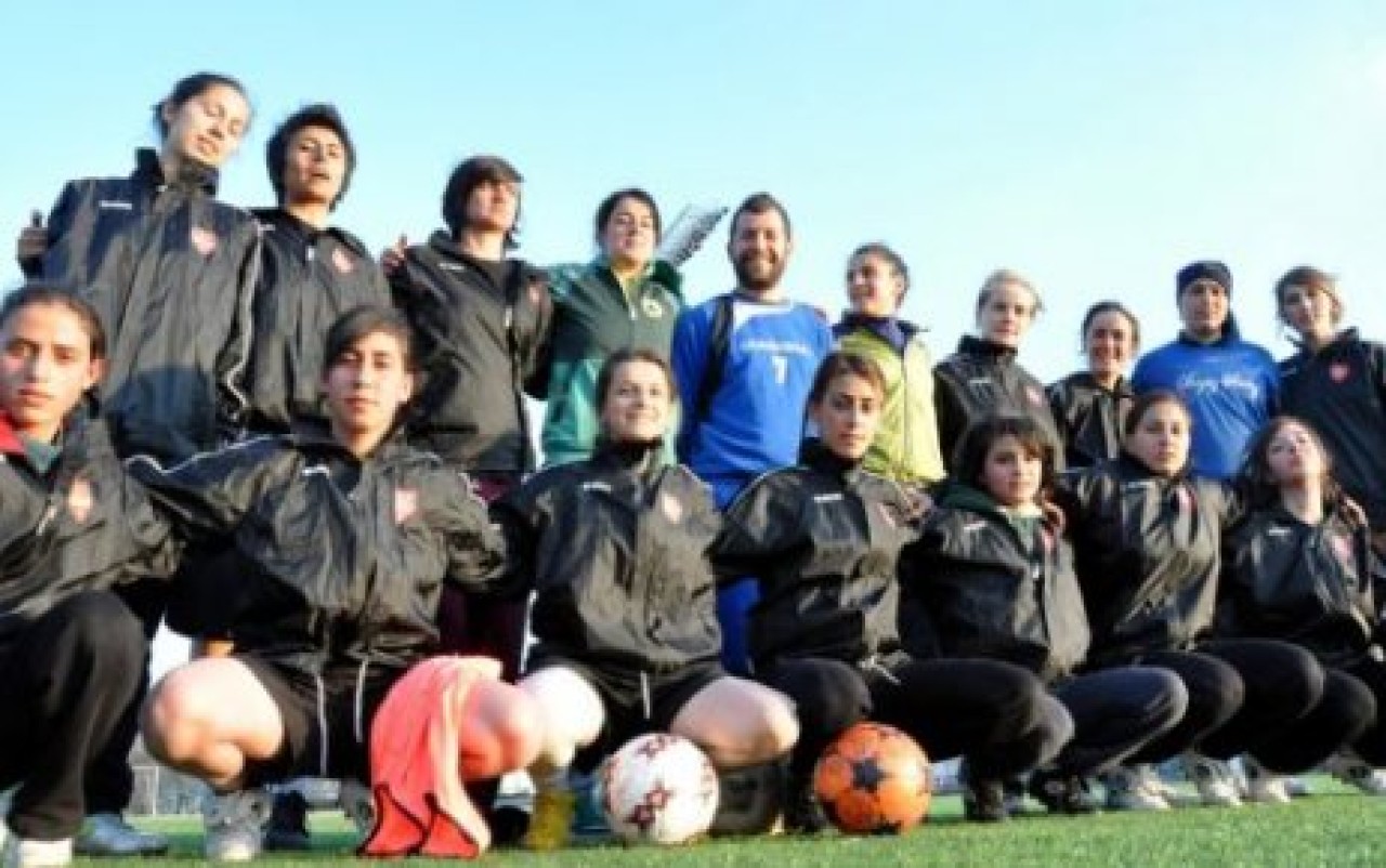 Dadaşlar kadınıyla erkeğiyle geliyor