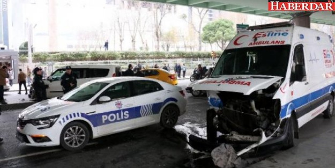 İstanbulda araç ile ambulans çarpıştı