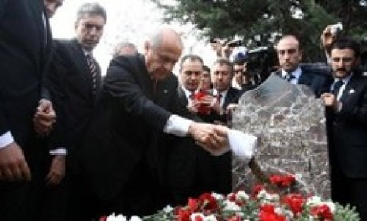 Alparslan Türkeş anılıyor