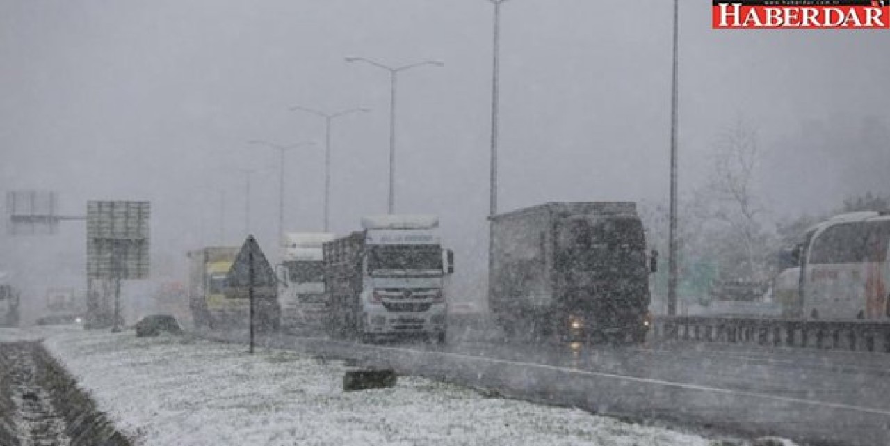 İstanbulda kar yağışı şiddetini artırdı