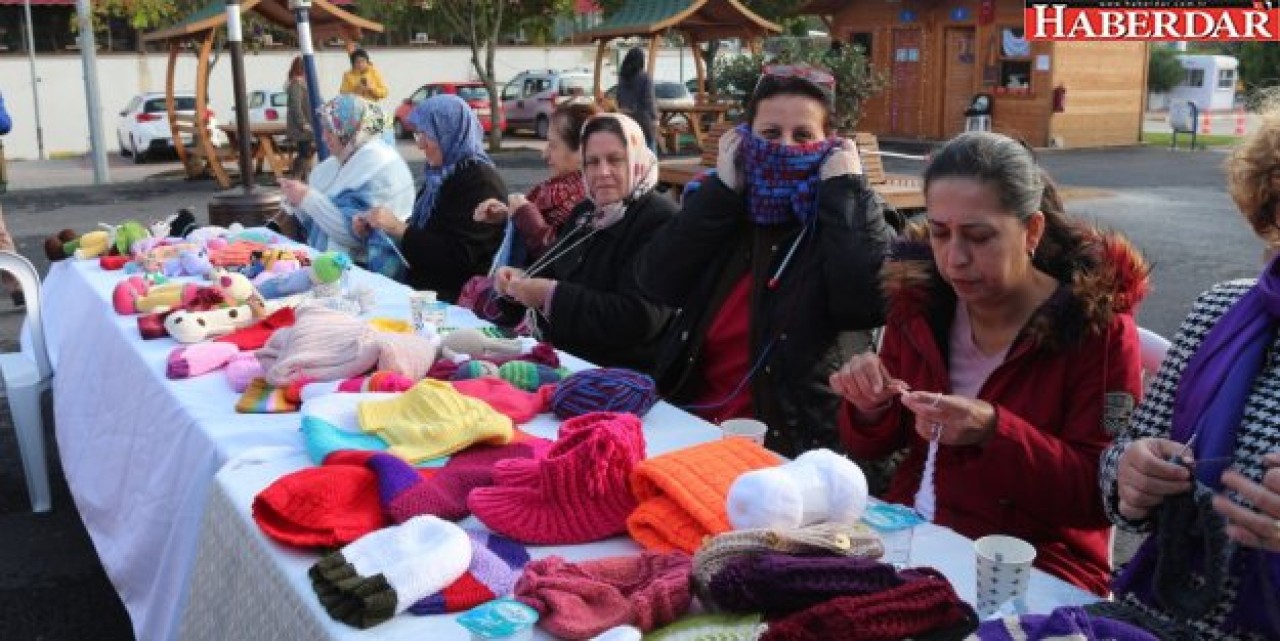 HÜNERLİ ELLER, LÖSEMİLİ MİNİKLER İÇİN ÖRDÜ