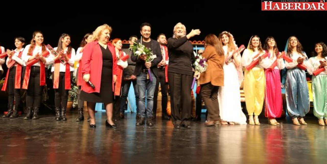 Usta sanatçı Müjdat Gezen ayakta alkışlandı