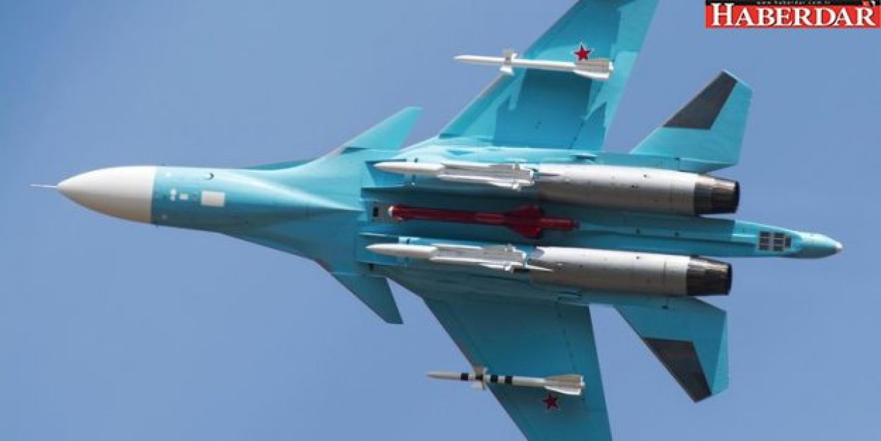 İki savaş uçağı havada çarpıştı!