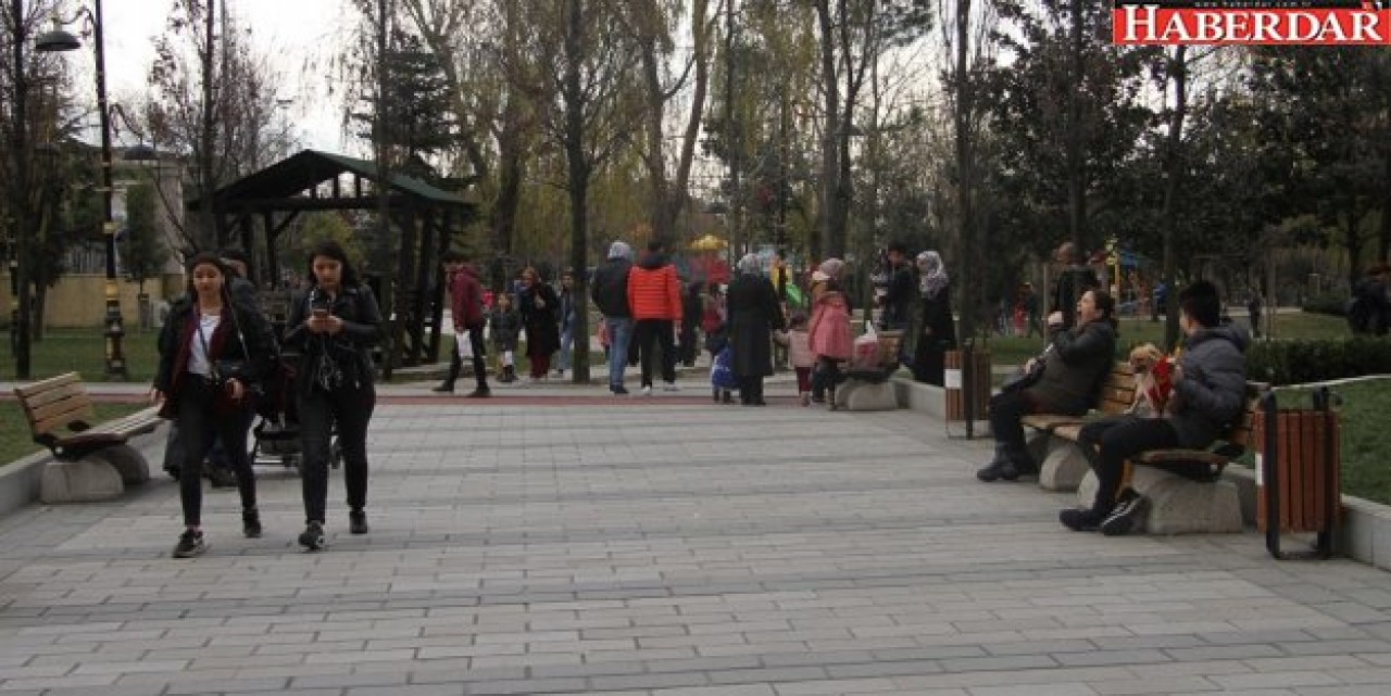 Esenyurt’ta parklar dolup taştı
