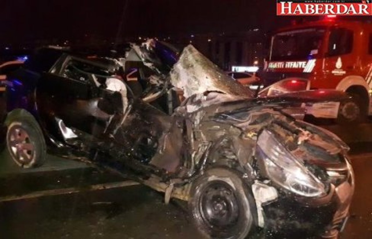 Beylikdüzünde Trafik Kazası: 1i Ağır, 3 Yaralı