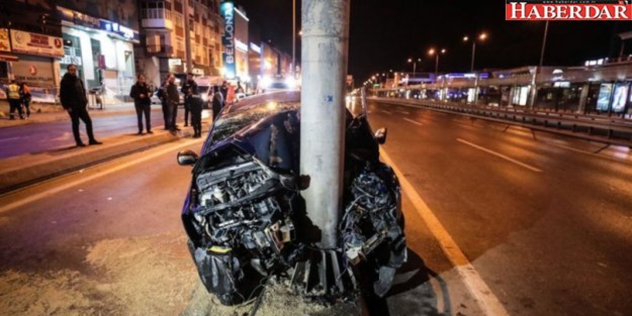 Otomobil Direğe Çarptı: 1i Ağır 6 Yaralı