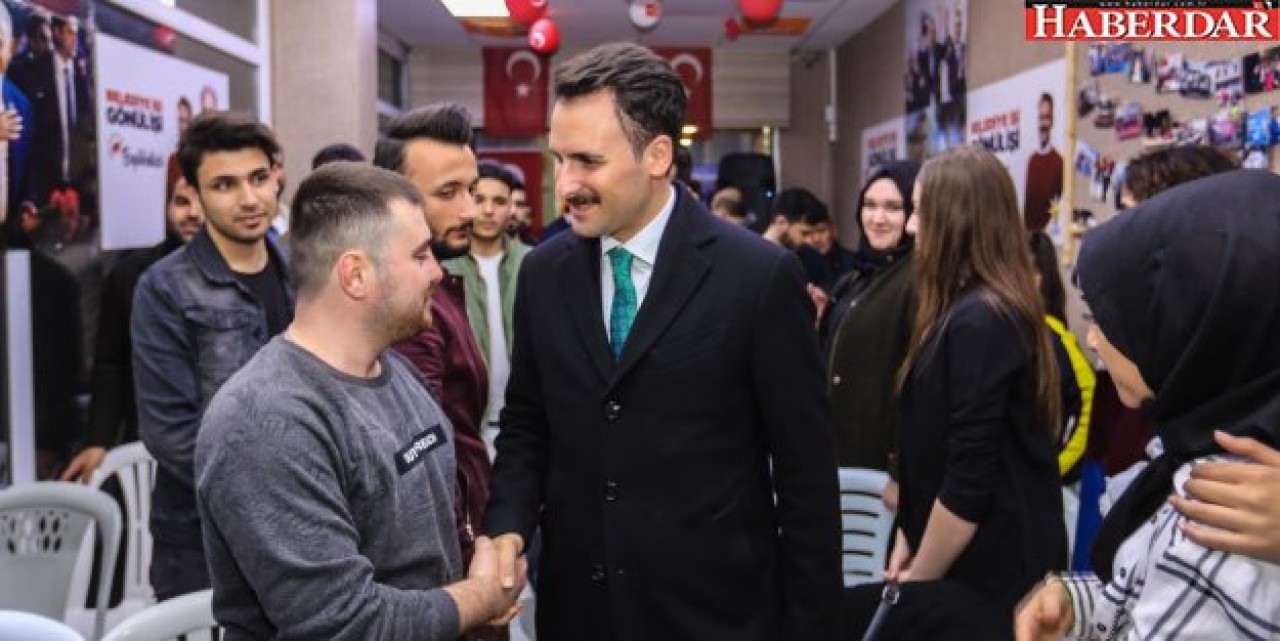 Işık, gençlerle bir araya geldi