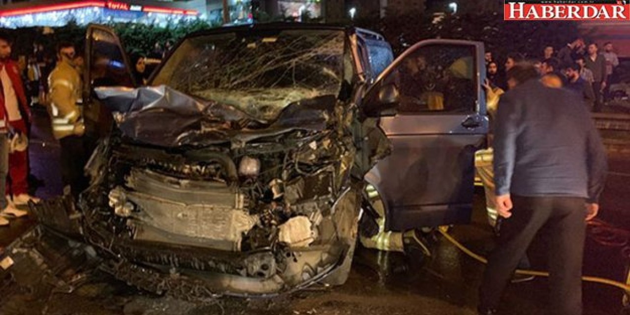 İstanbulda zincirleme kaza! 12 araç birbirine girdi