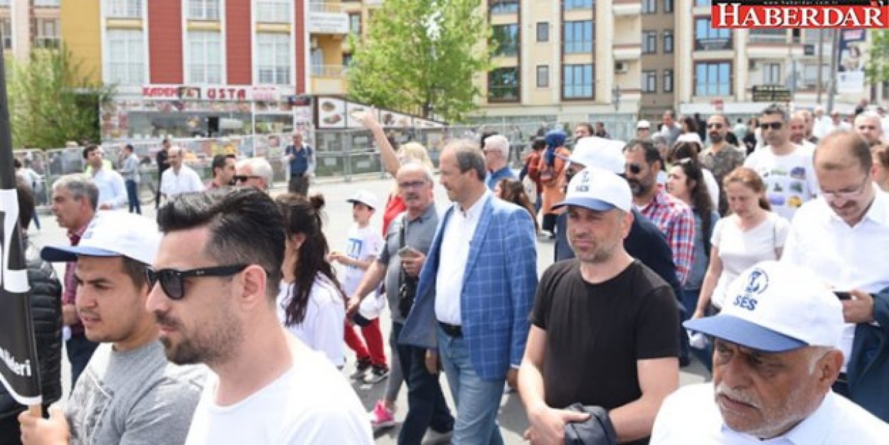 Turan Hançerli 1 Mayısta Çorlu mağduru ailelerle yürüdü