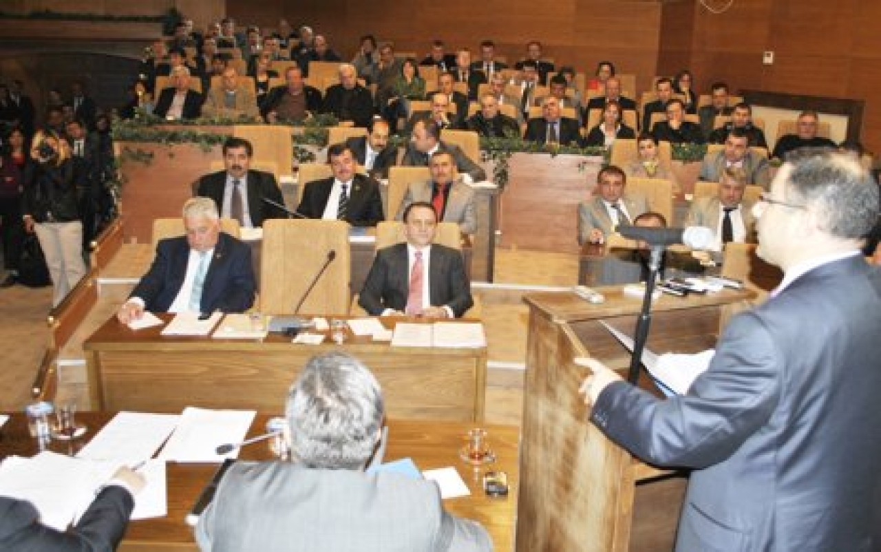 Karakaş; “Hizmet etmeyi beceremediniz”