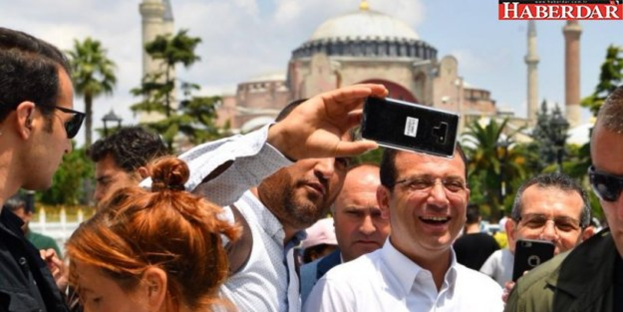 Ekrem İmamoğlu Cuma namazını Sultanahmet Camiinde kıldı