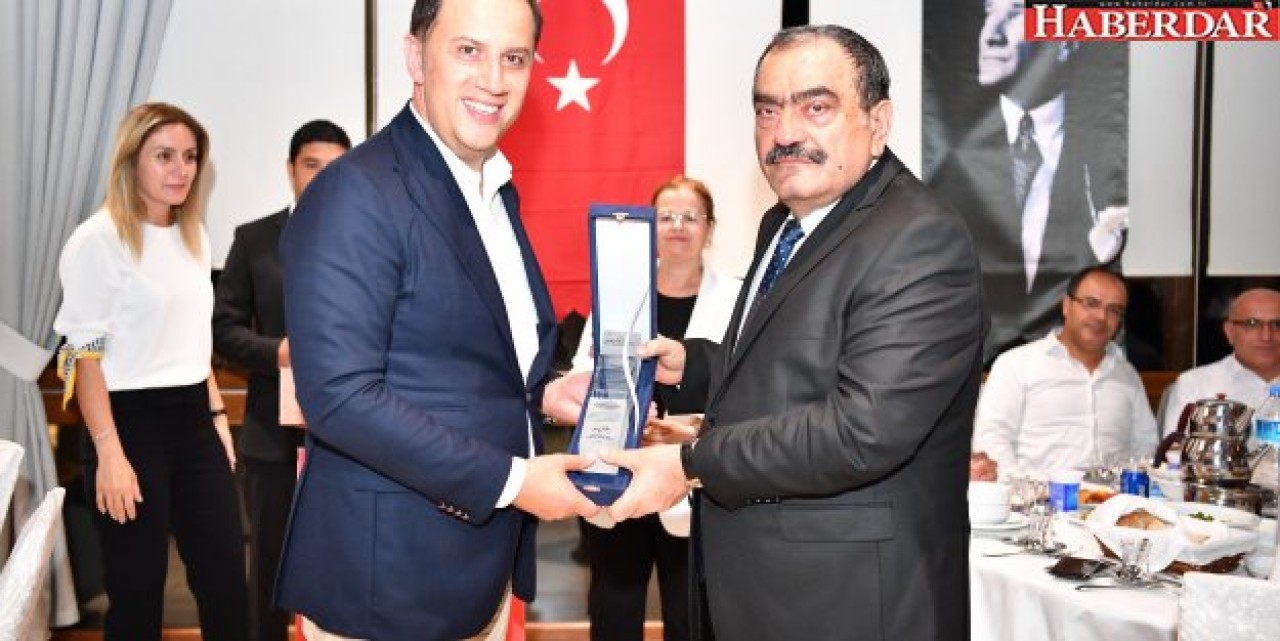 Kaymakam için veda yemeği verdi