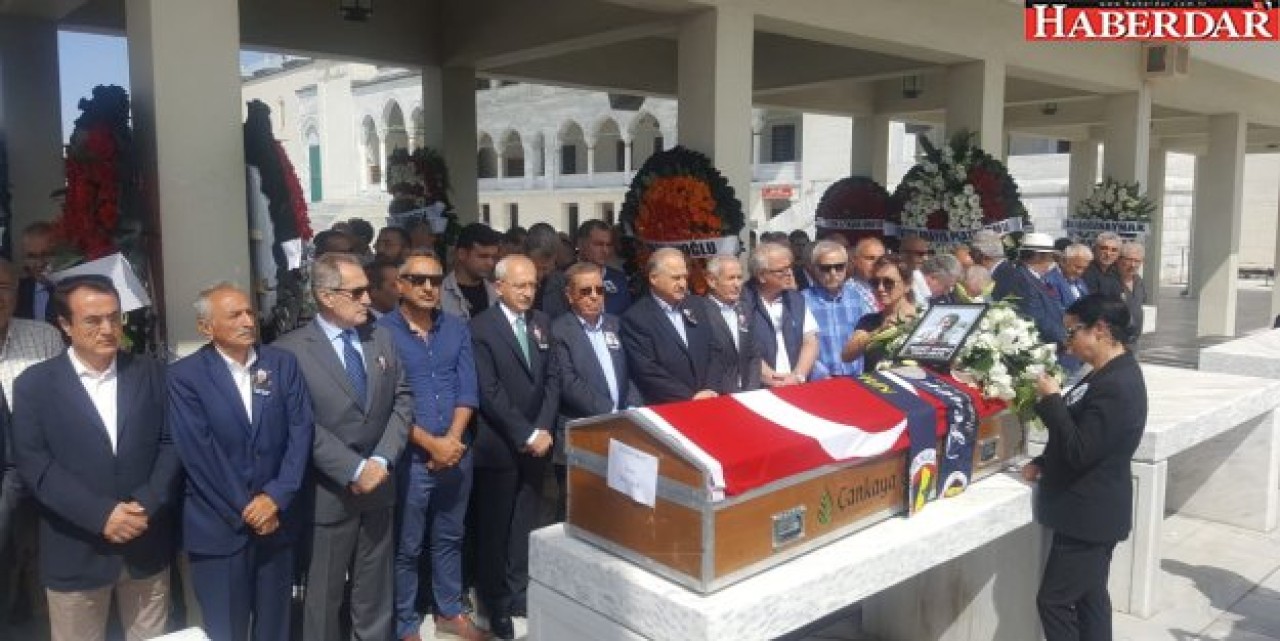 Duayen gazeteci Nahit Ağabeye veda