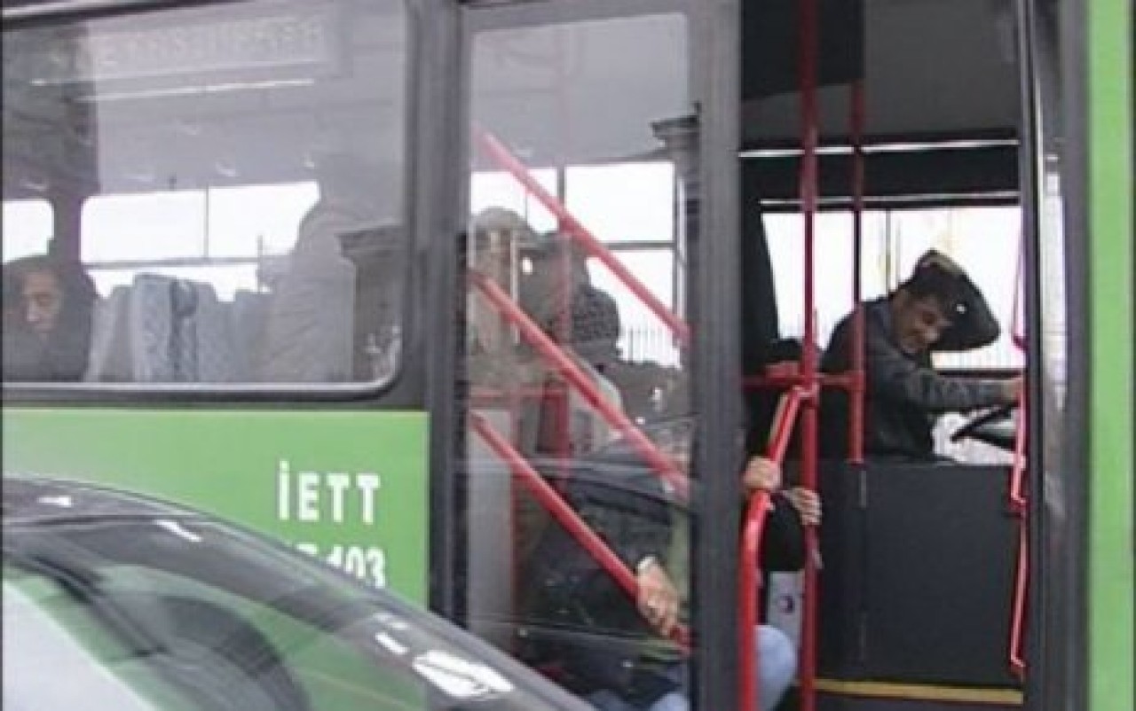 BDP'liler taş ve molotof yağdırdı