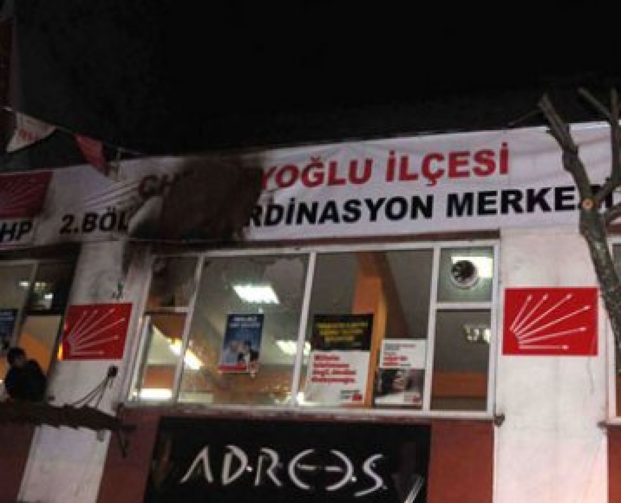 CHP seçim bürosuna molotoflu saldırı