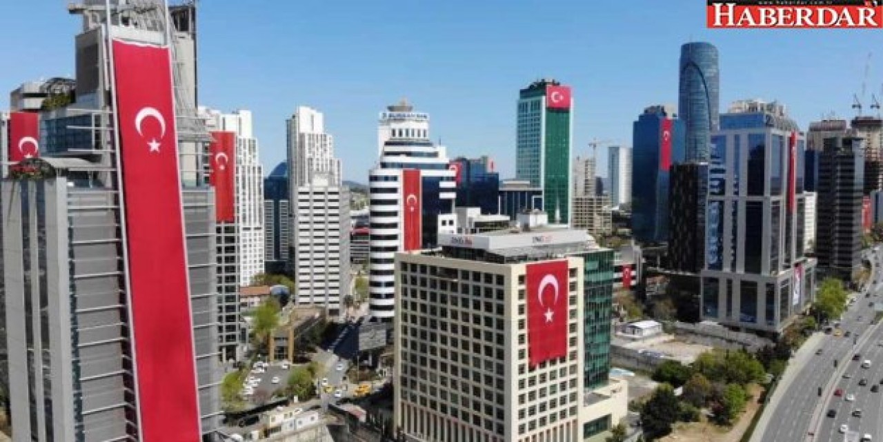 İstanbulda gökdelenler kırmızı-beyaz