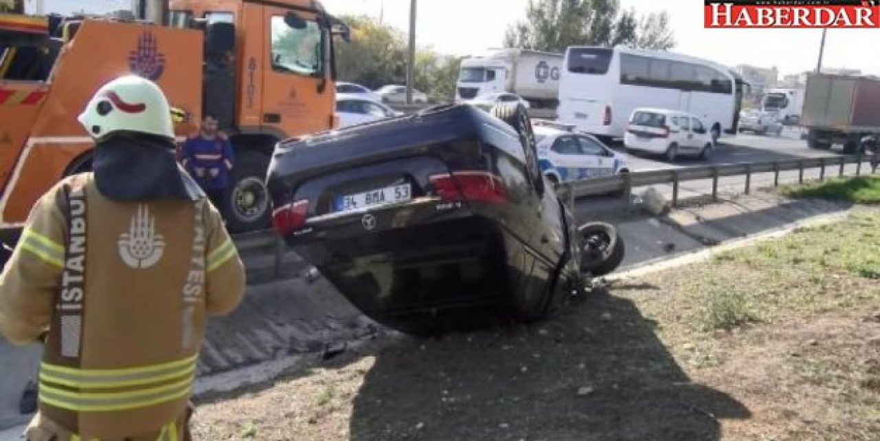 Başakşehirde emniyet şeridindeki minibüse çarpan araç takla attı