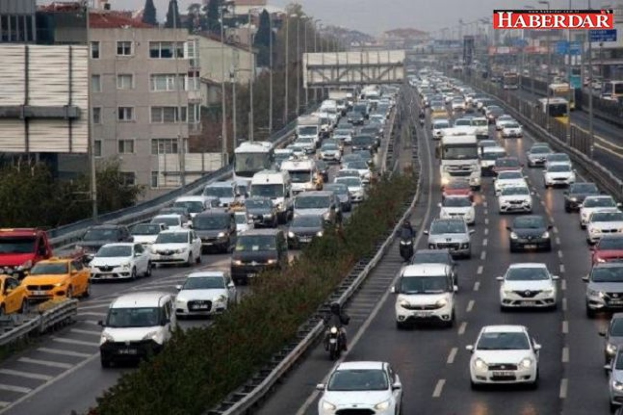 Okullar açıldı, İstanbulda trafik yoğunluğu yaşandı!