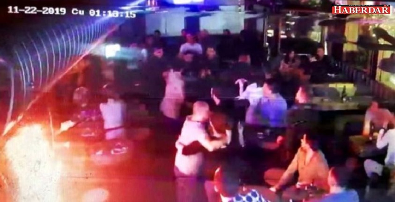 Alkollü müşteri barda dehşet saçtı: 2 garson bıçaklandı