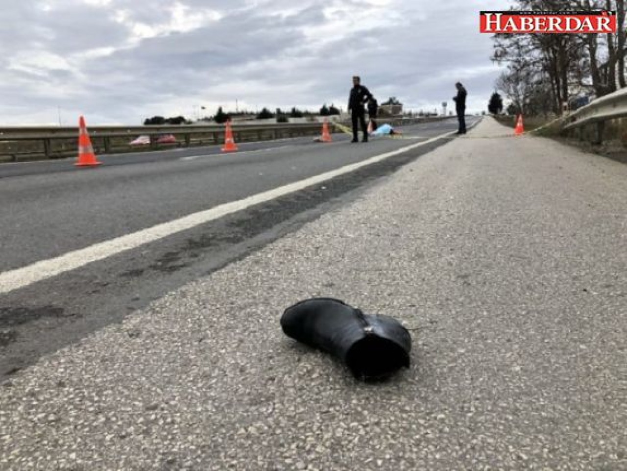 Silivri d-100 karayolunda üstgeçidi kullanmayan kadın canından oldu