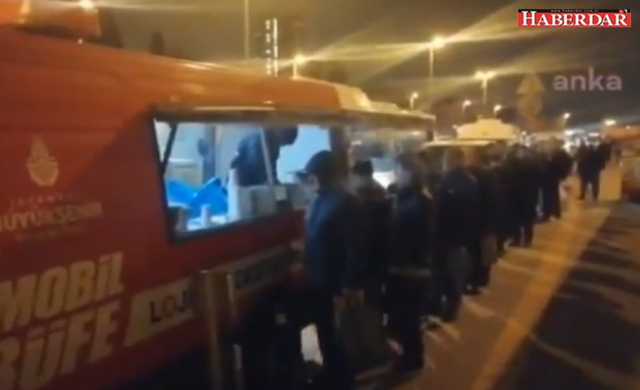 Soğuk kış sabahında İBBden sıcak çorba dağıtımı