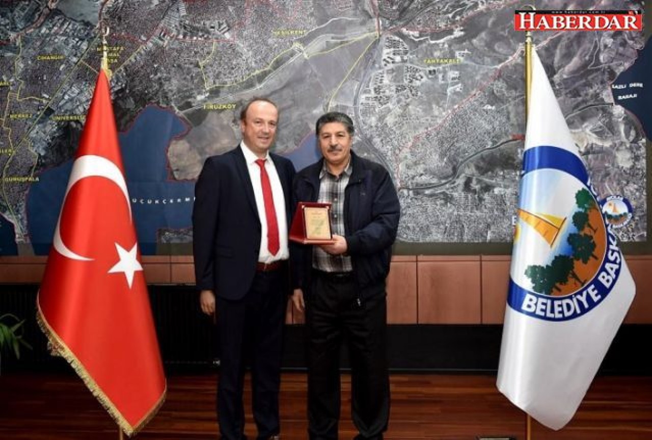 Avcılar emeklilere plaket verdi