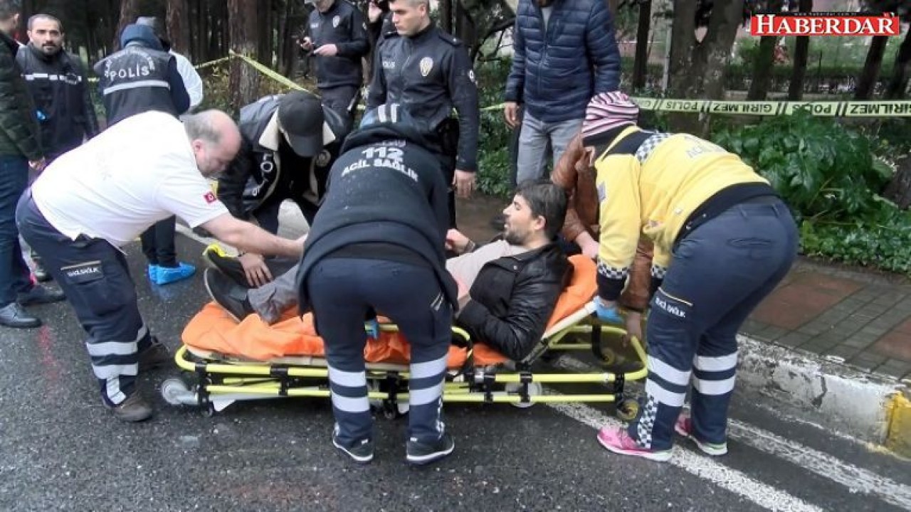 Kaldırıma oturdu ambulans bekledi