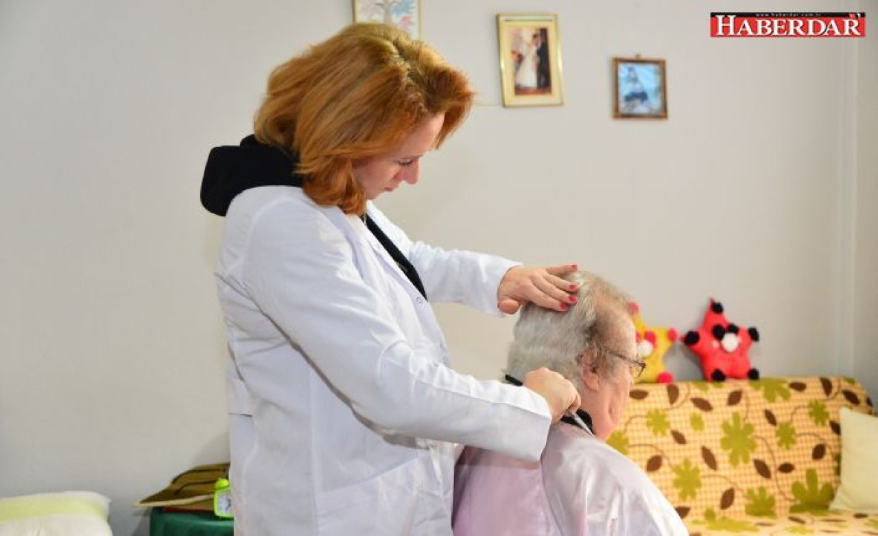 YÜZLERCE VATANDAŞ EVDE BAKIM HİZMETİ ALMAYA DEVAM EDİYOR