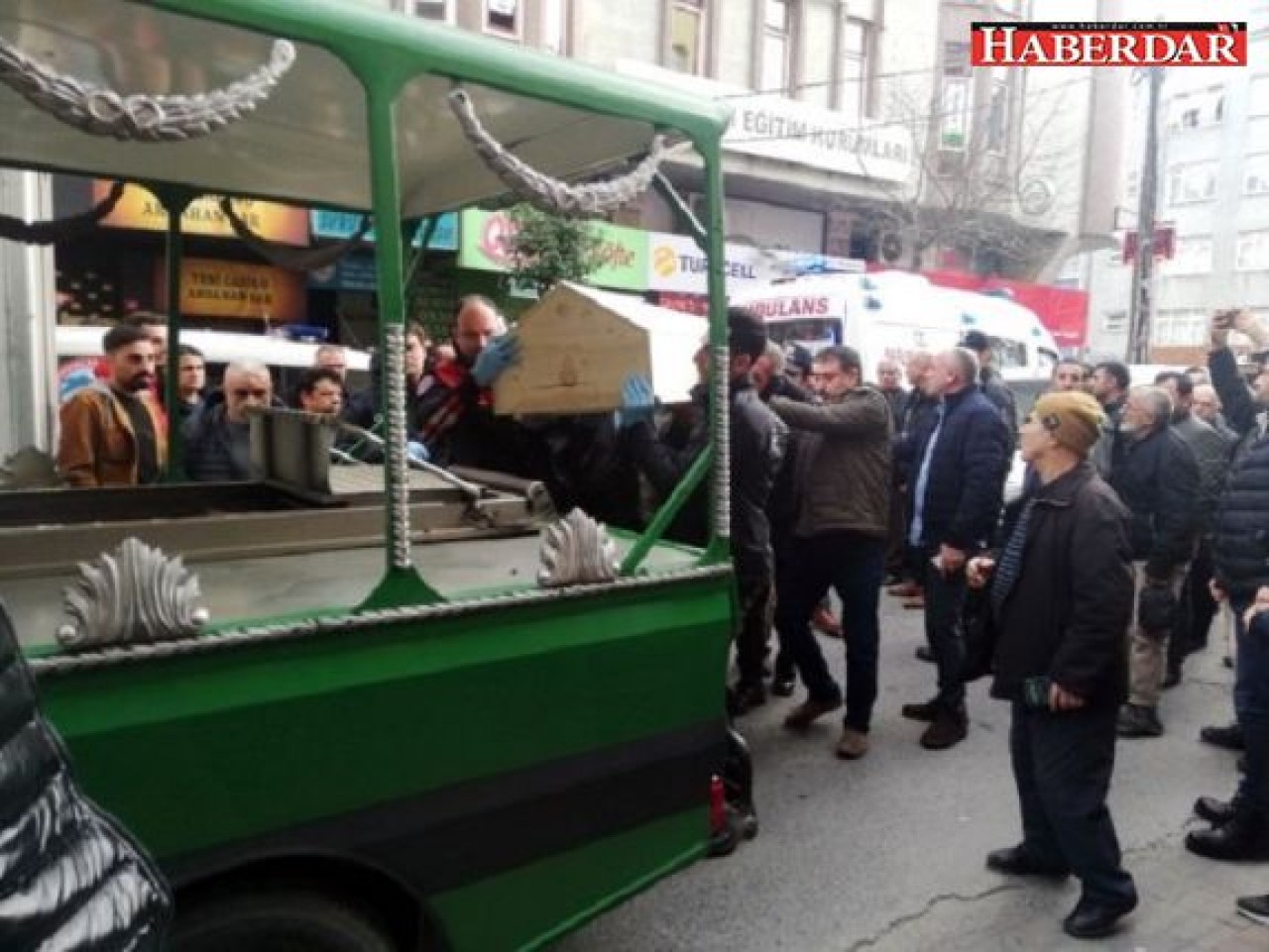 Avcılarda sürücü kursu sahibi ofisinde öldürüldü