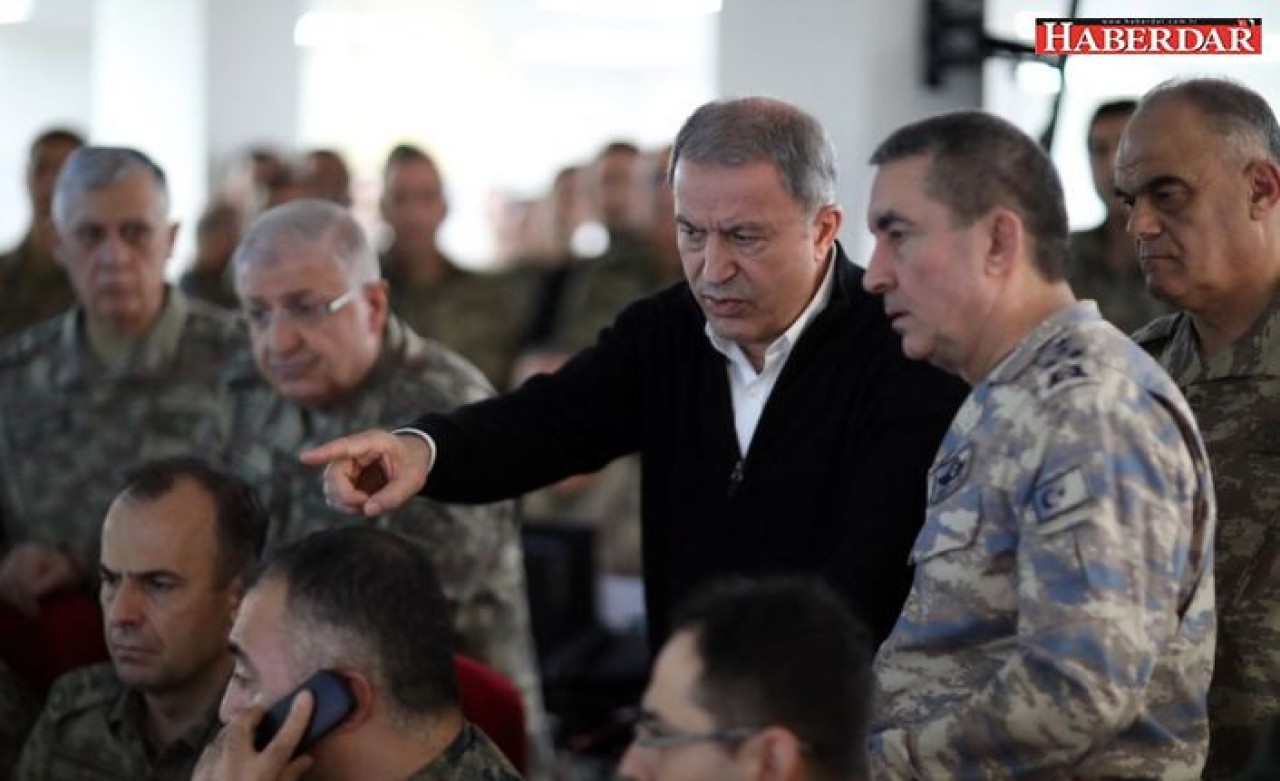 Bakan Akar Bahar Kalkanını böyle yönetiyor