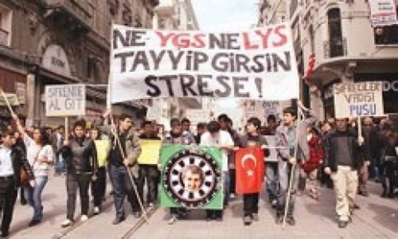 Dartlı koyunlu YGS protestosu