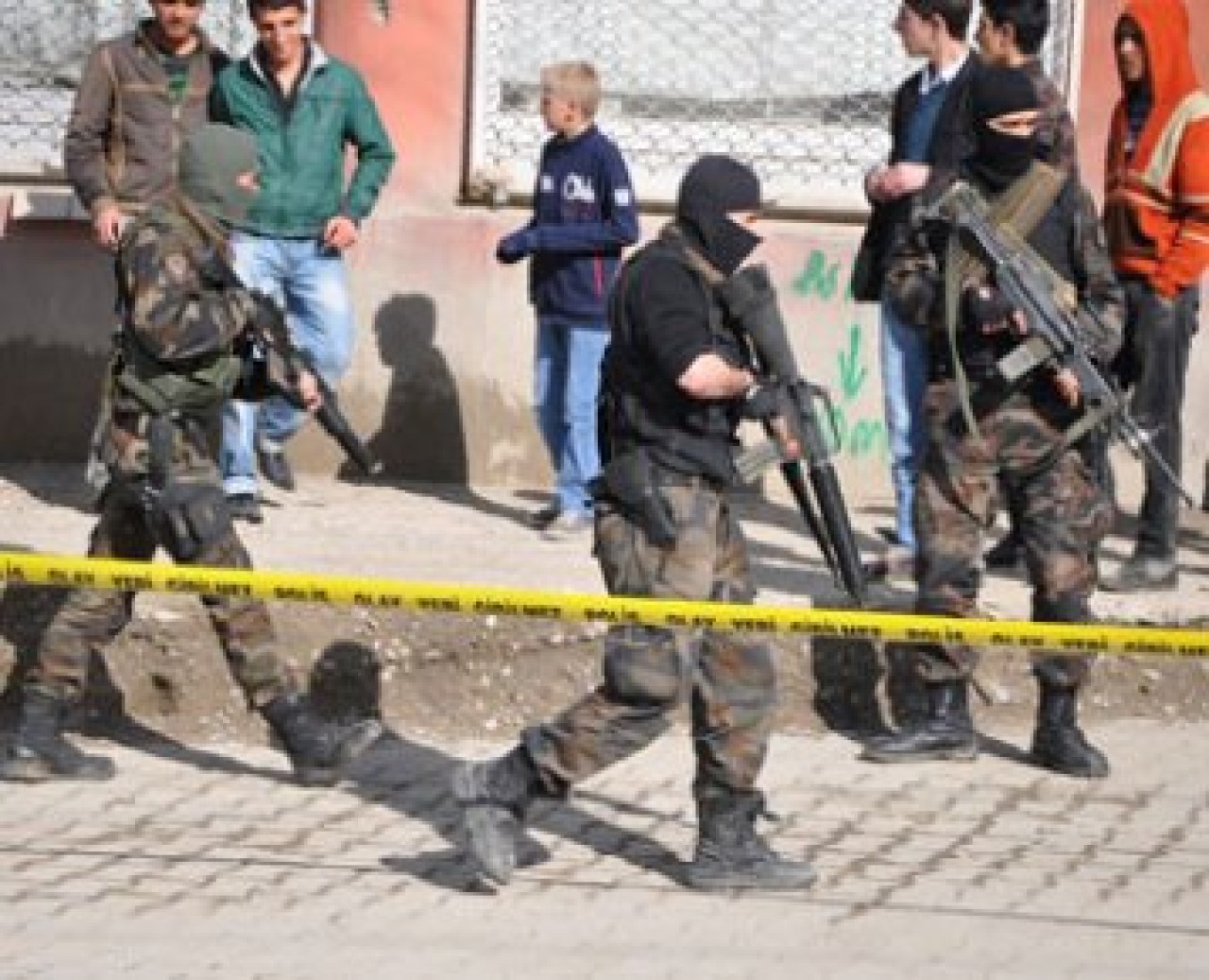 Yüksekova'da iki uzman çavuşa saldırı