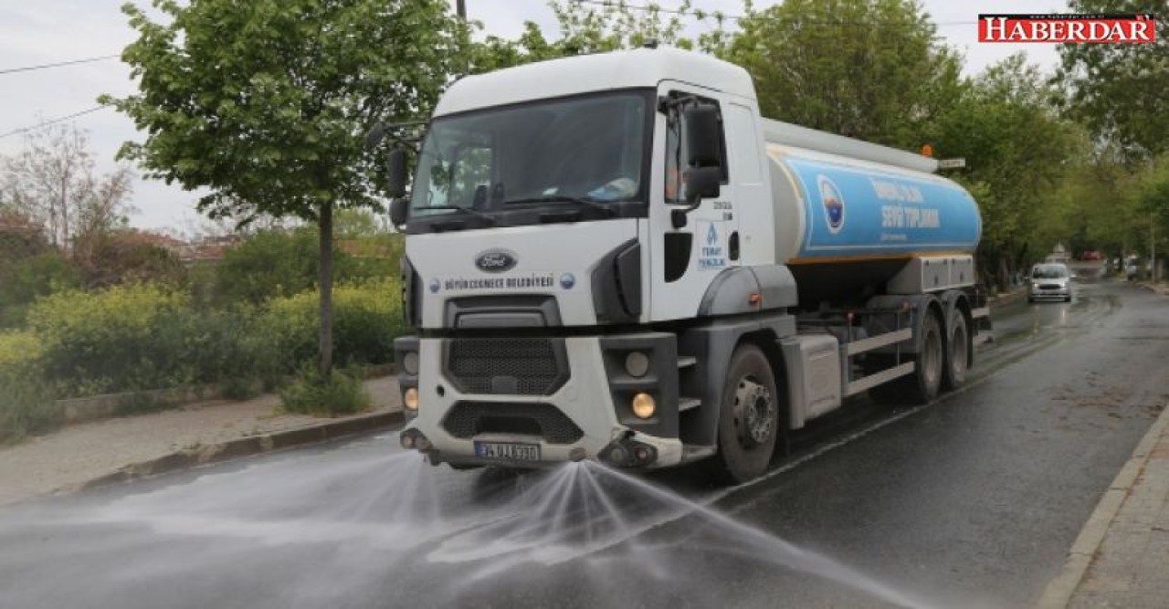 Büyükçekmece Belediyesi meydanları dezenfekte etti