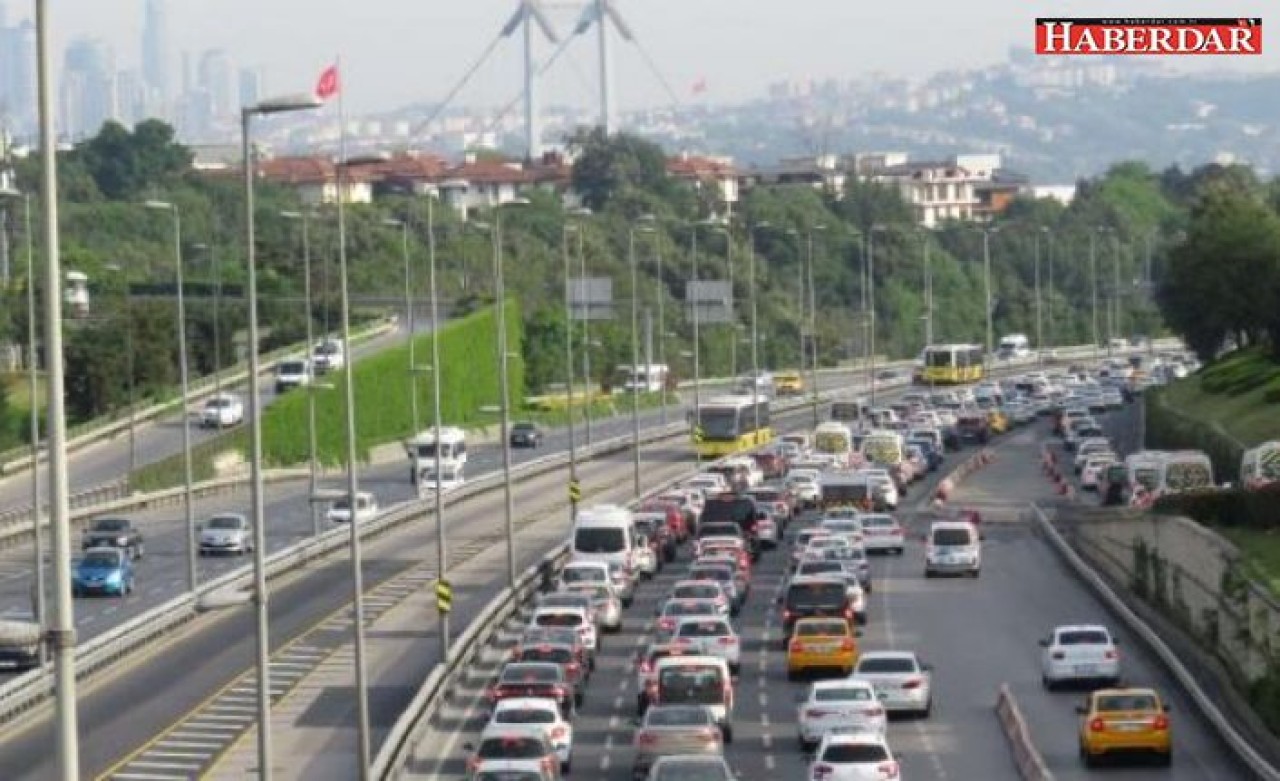 Yasağın ardından 15 Temmuz Şehitler Köprüsünde trafik yoğunluğu