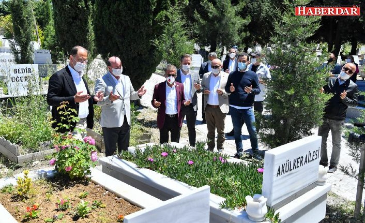 BEYLİKDÜZÜ’NDEKİ KABİRLER BAYRAMDA DUASIZ KALMADI