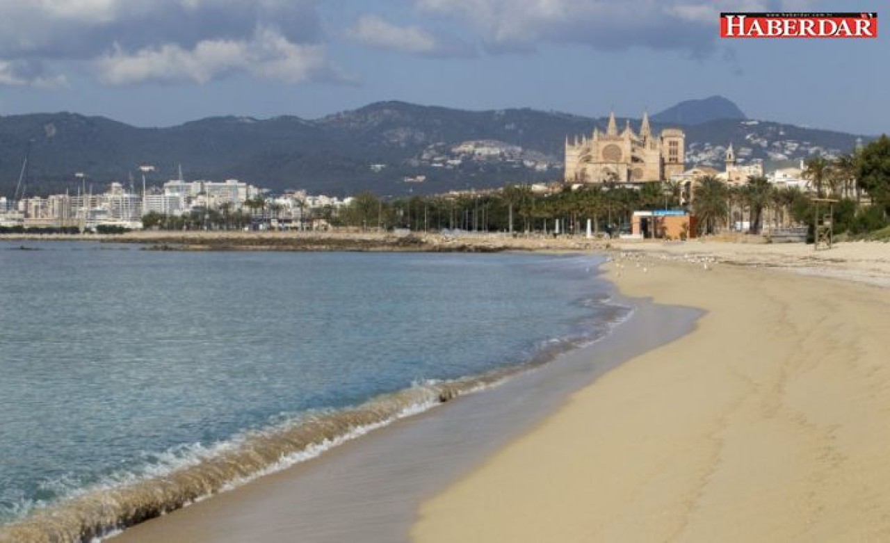 Uzmanlar bu sorunun yanıtını arıyor: Deniz ve havuzda koronavirüs bulaşır mı?