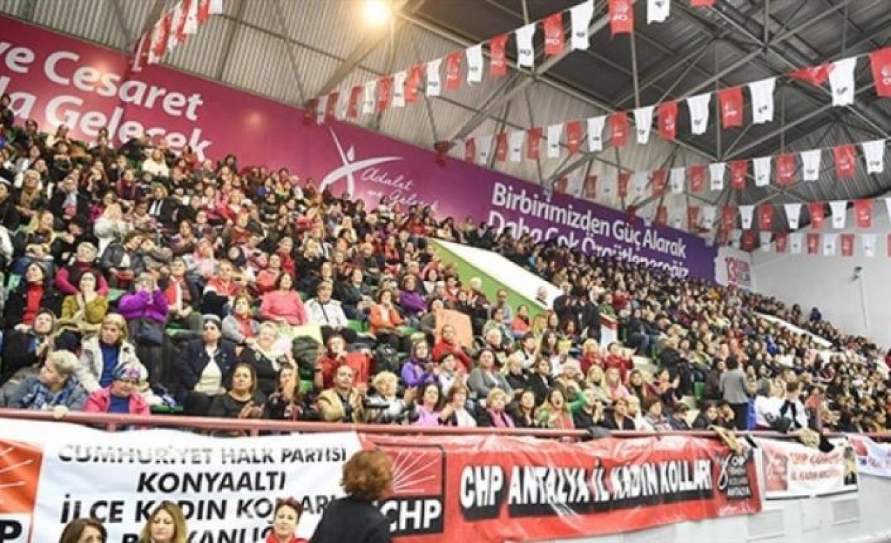 CHPde ertelenen Kadın Kolları Kurultayı 11 Temmuzda seyircisiz yapılacak