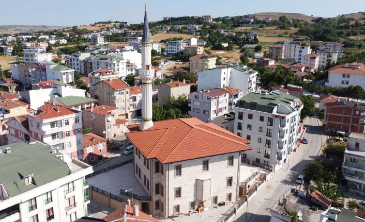 Büyükçekmece mimarisi ile dikkat çeken özel bir camiye daha kavuşuyor