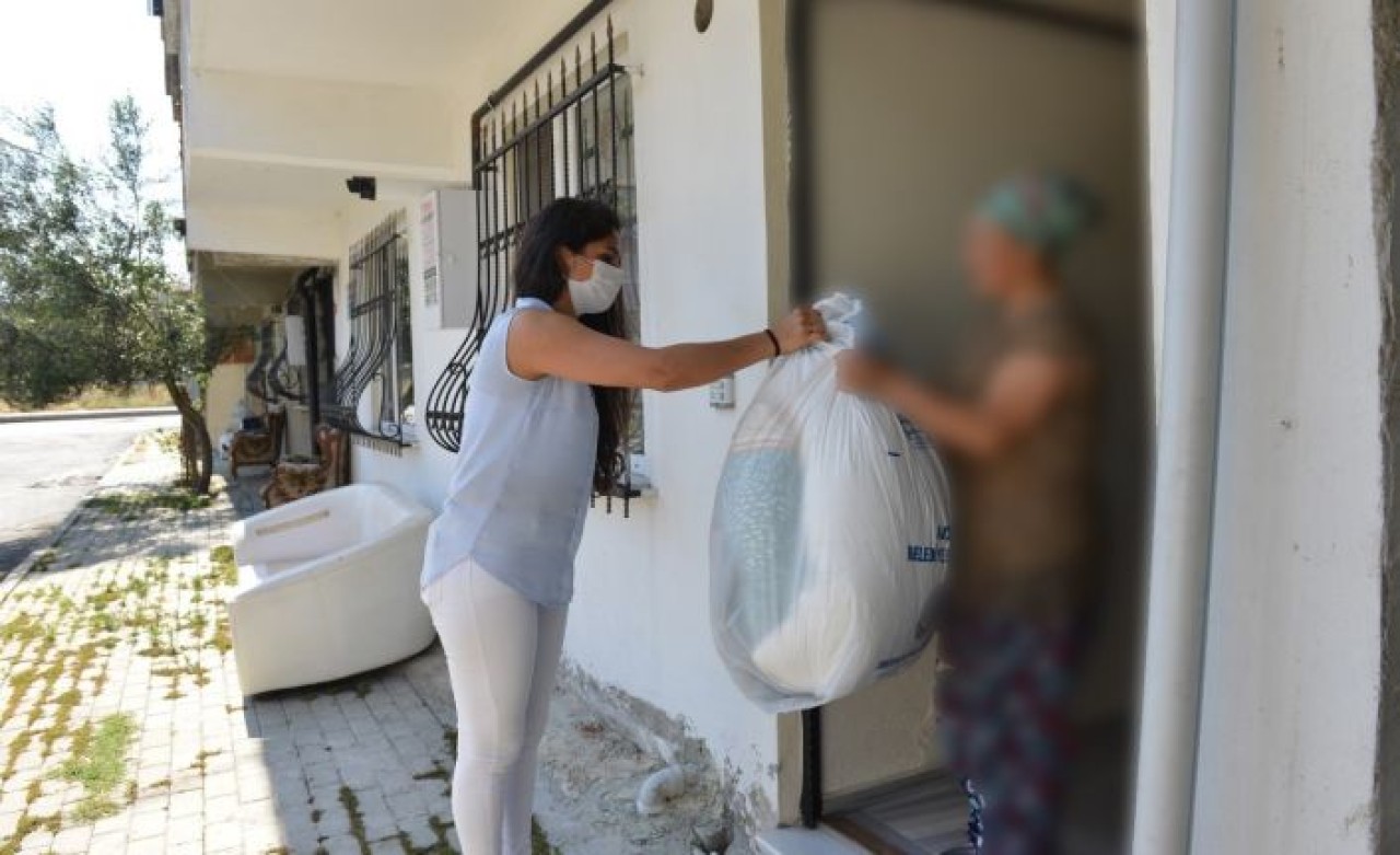 AVCILAR BELEDİYESİ’NDEN SEL MAĞDURU AİLEYE DESTEK