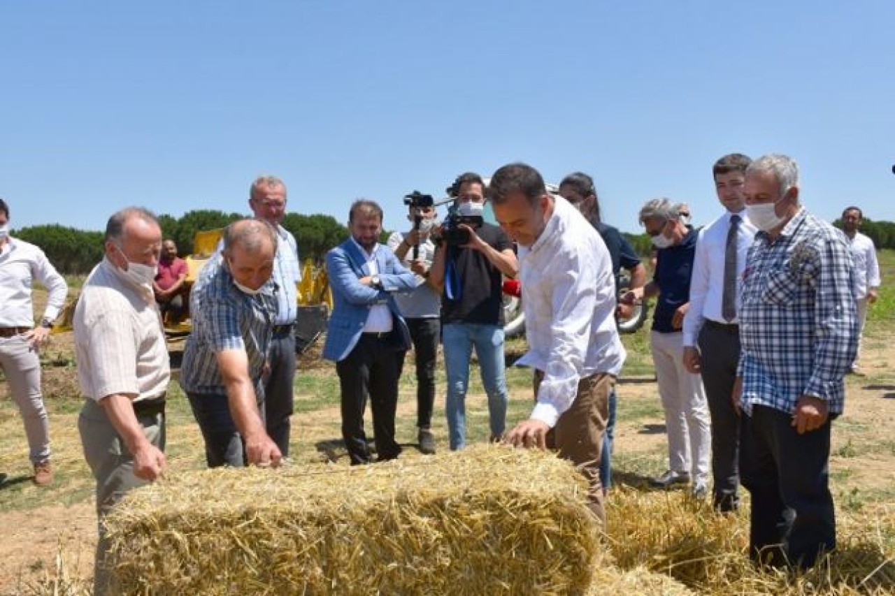 SİLİVRİ’DE SAMAN DESTEĞİ ÇİFTÇİNİN YÜZÜNÜ GÜLDÜRÜYOR