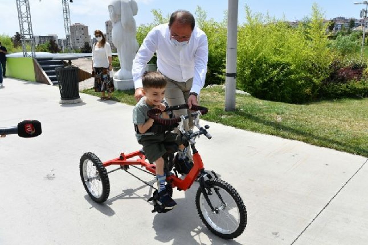 EFE ÖZEL YAPIM BİSİKLETİNE KAVUŞTU