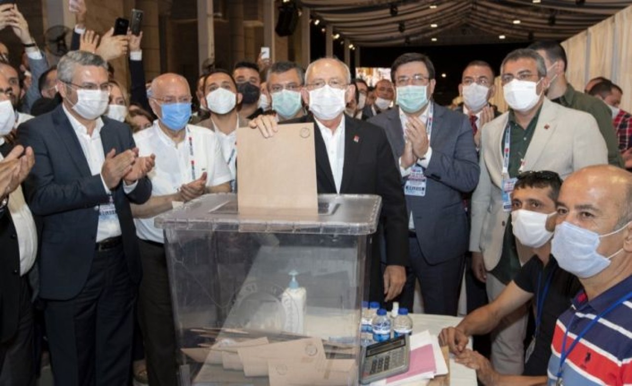 CHPnin İktidar Kurultayından akılda kalacaklar... CHP soldan uzaklaşıyor!