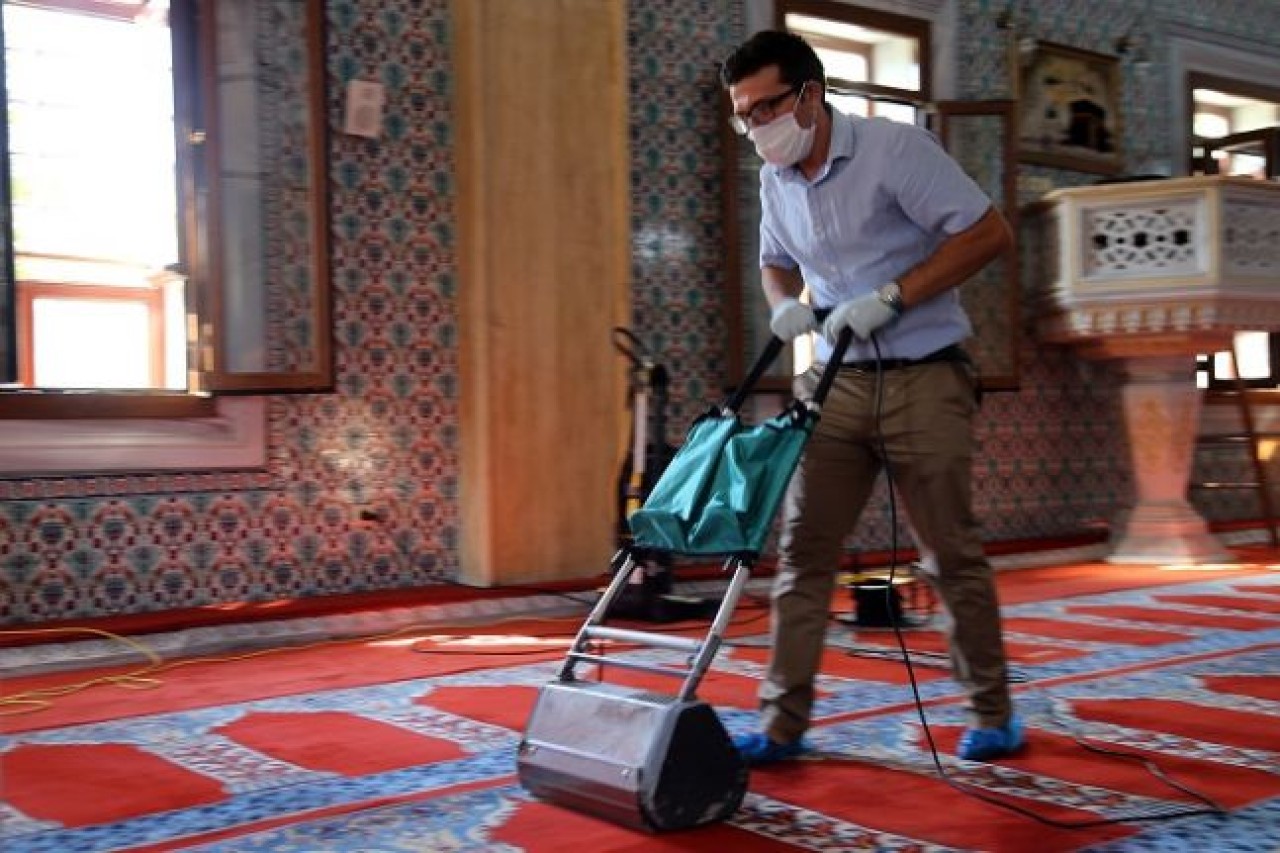 Kurban Bayramı öncesi camilerde Covid-19’a karşı hijyenik kuru sistem önlemi