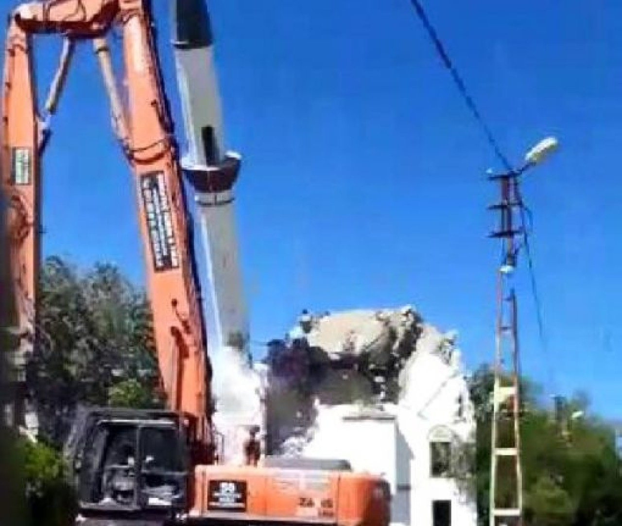 Silivri Depreminde hasar gören cami yıktırıldı