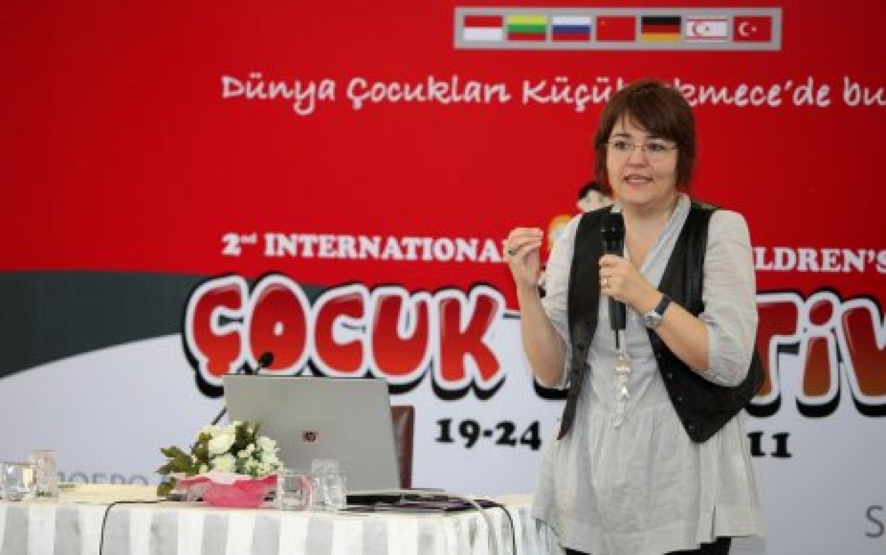 Çocuklara televizyon izleme eğitimi verilmeli