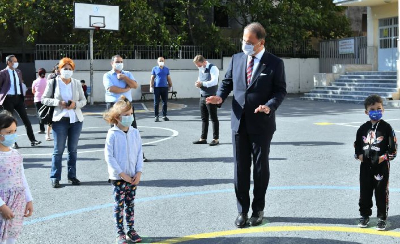 Mehmet Murat Çalık öğrencilerin ilk gün sevincini paylaştı